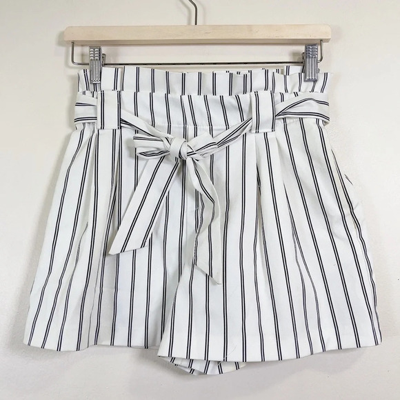 ZARA  | PLEATED HIGH WAIST PAPER BAG WHITE STRIPED SHORT - Picture 4 of 14